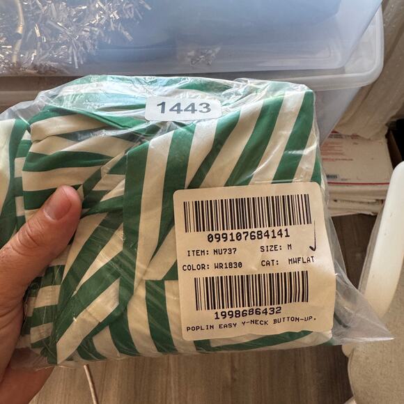 Madewell Poplin Easy Y-Neck Button-Up Shirt WMNS M Green White Striped NU737 LS - Picture 9 of 9